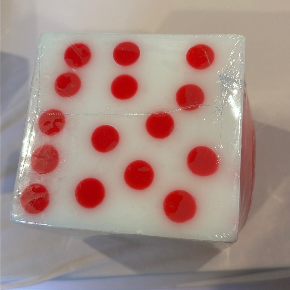 M&MS RED CANDLE - Picture 3 of 5
